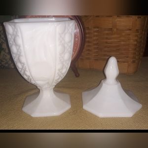 Vintage Milk Glass Dish🪻